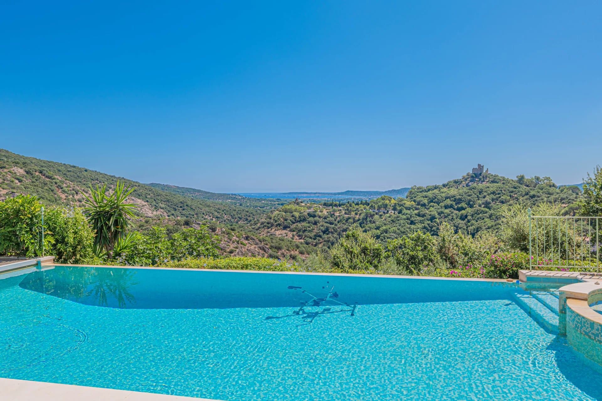 Grimaud – Villa coup de cœur entre terre et mer — photo 4
