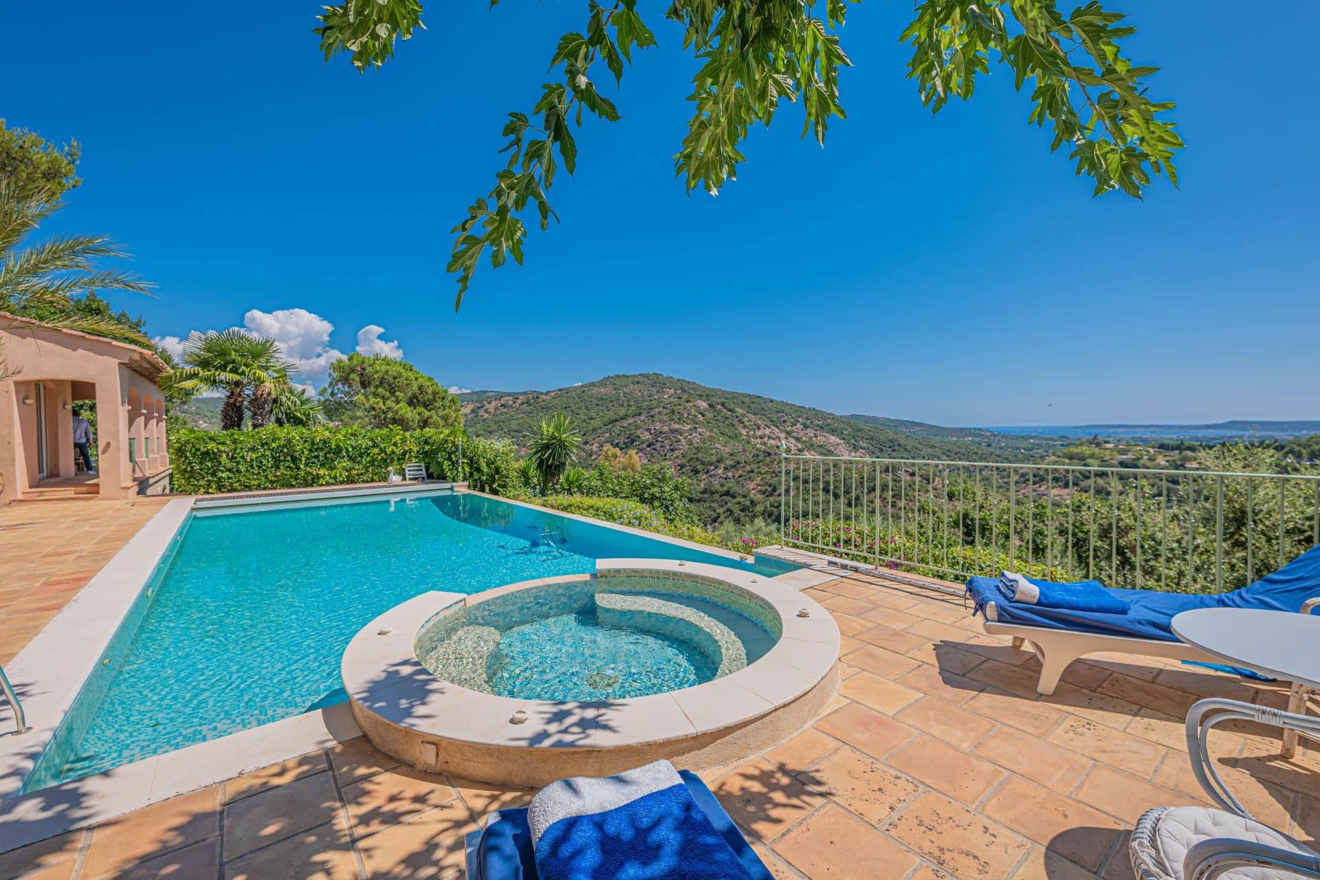 Grimaud – Villa coup de cœur entre terre et mer — photo 3