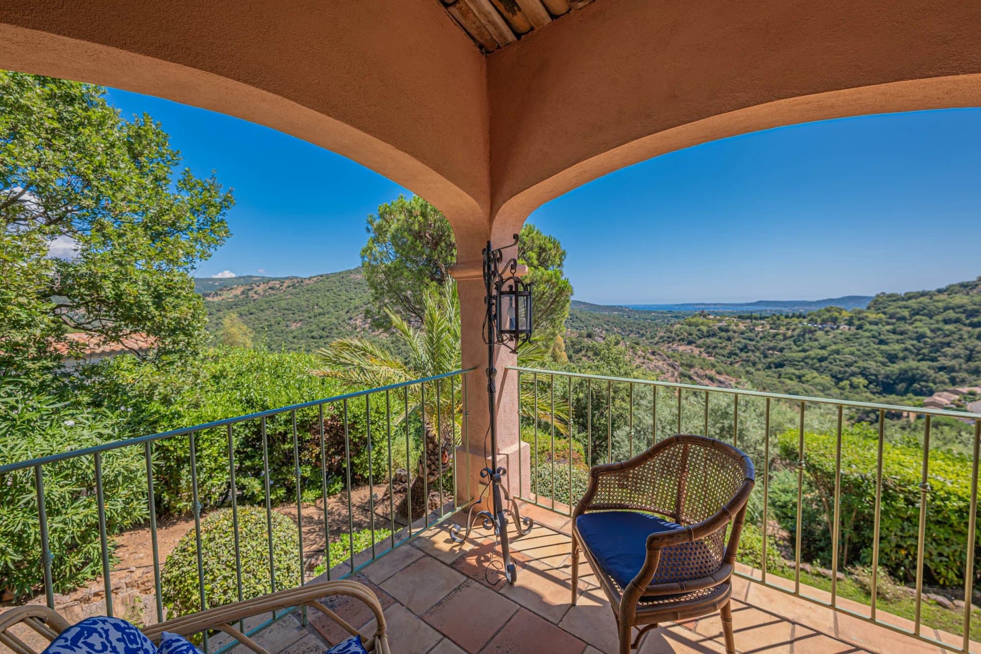 Grimaud – Villa coup de cœur entre terre et mer — photo 13