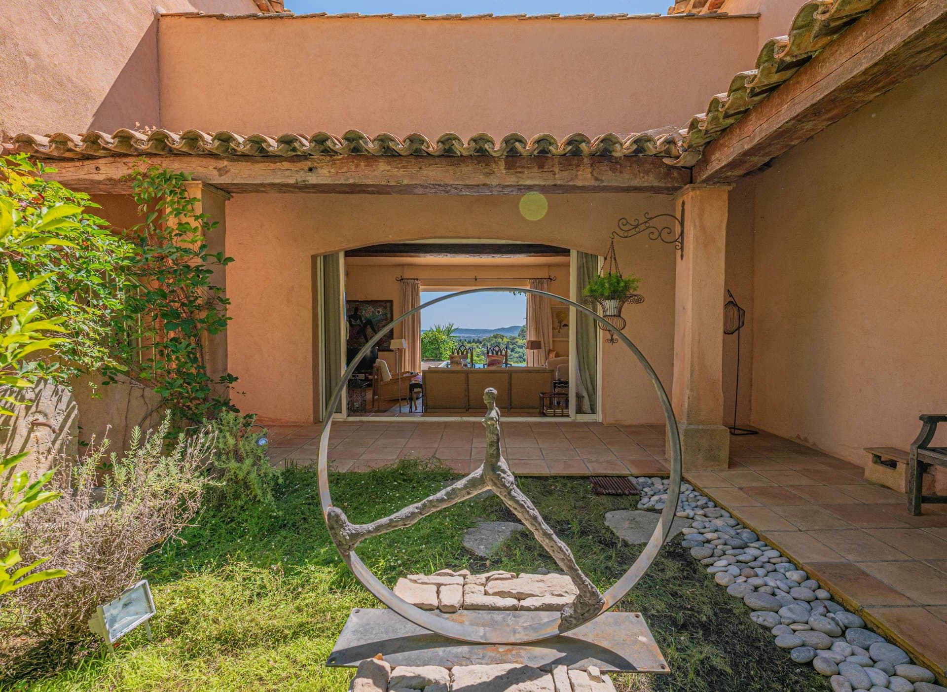 Grimaud – Villa coup de cœur entre terre et mer — photo 10